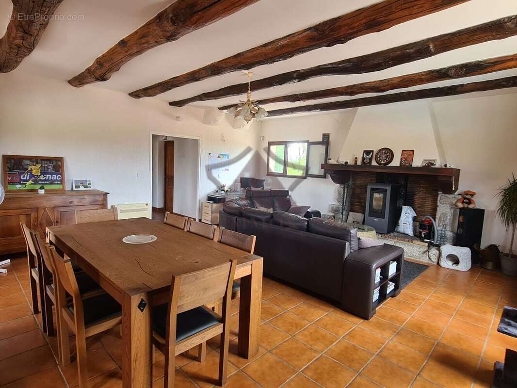 Maison à ALLEGRE-LES-FUMADES