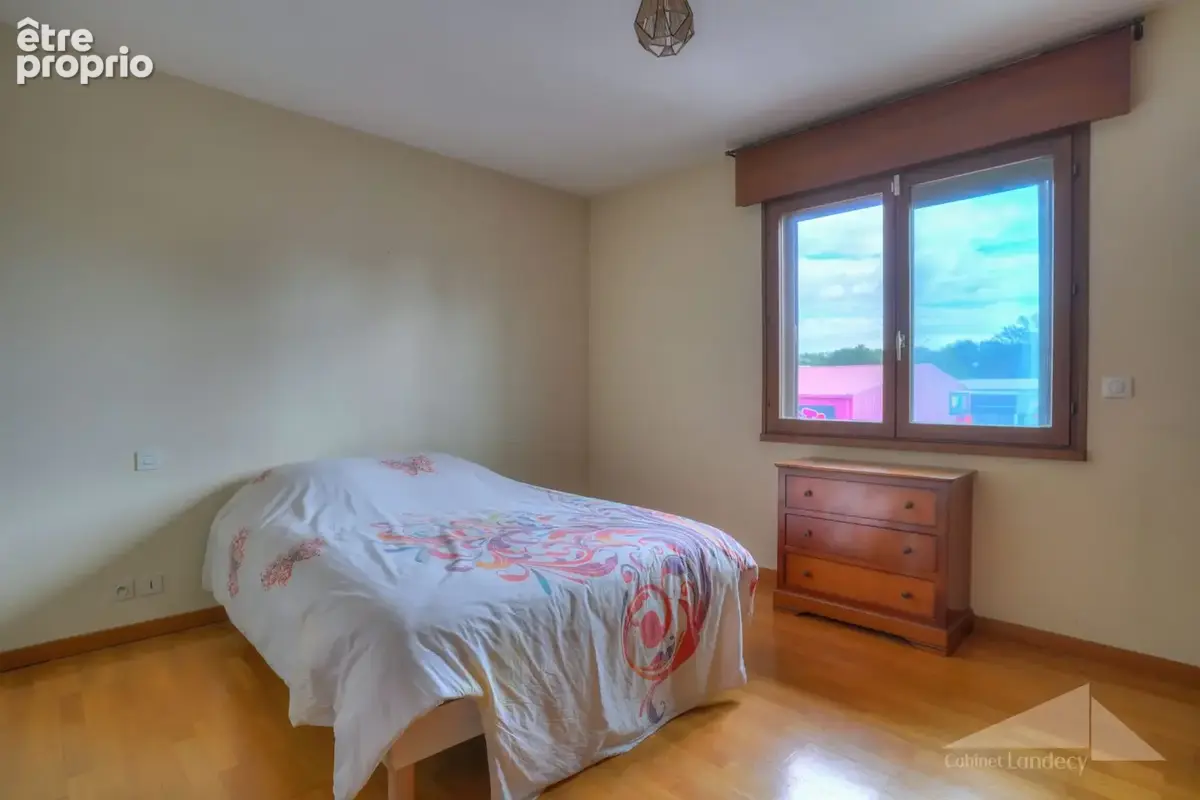 Maison 7 pièces 205 m² à vendre à Saint-Genis-Pouilly (01630) - photo 8