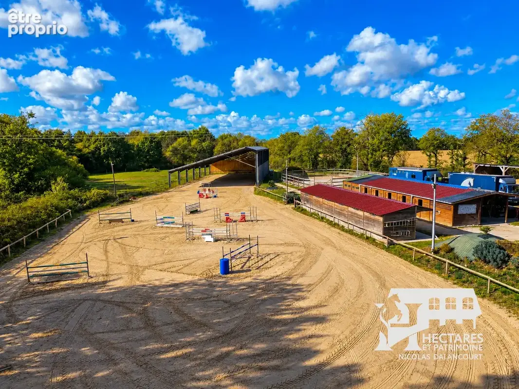 Propriété équestre   9 hectares   maison 134 m2   manège   carrière   écuries - photo 2