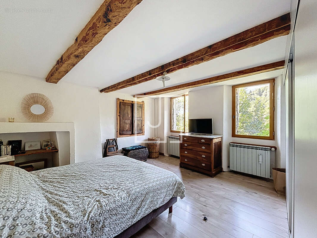 Maison à MEOLANS-REVEL