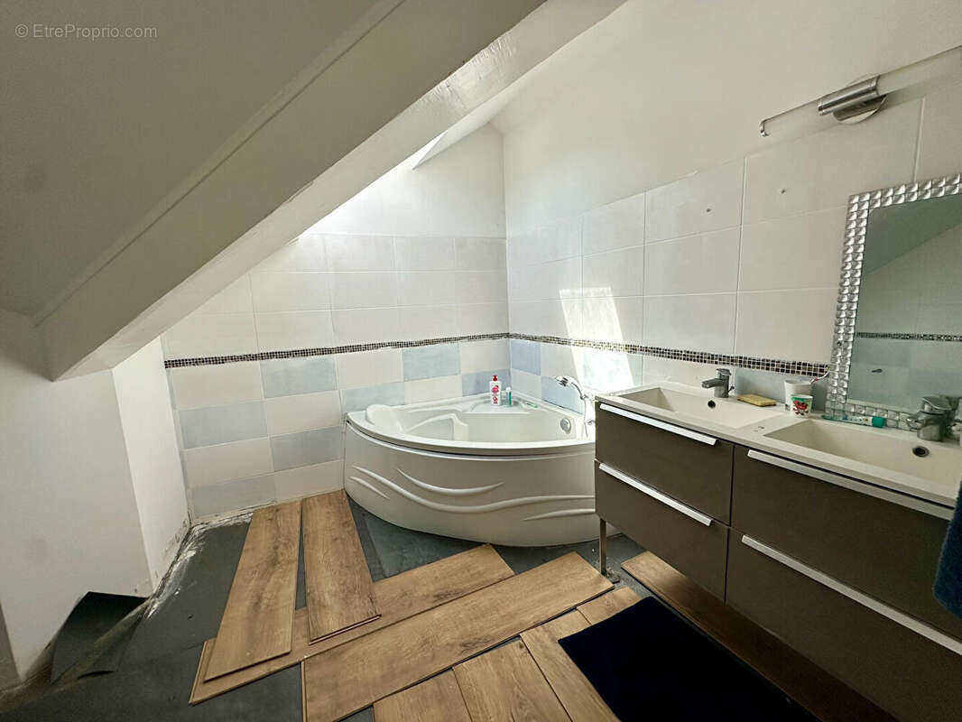 Appartement à LA FERE