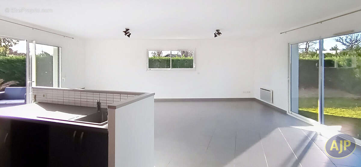 Maison à ARES