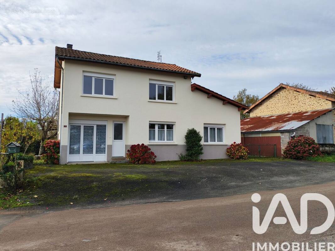 Photo 1 - Maison à PRESSIGNAC