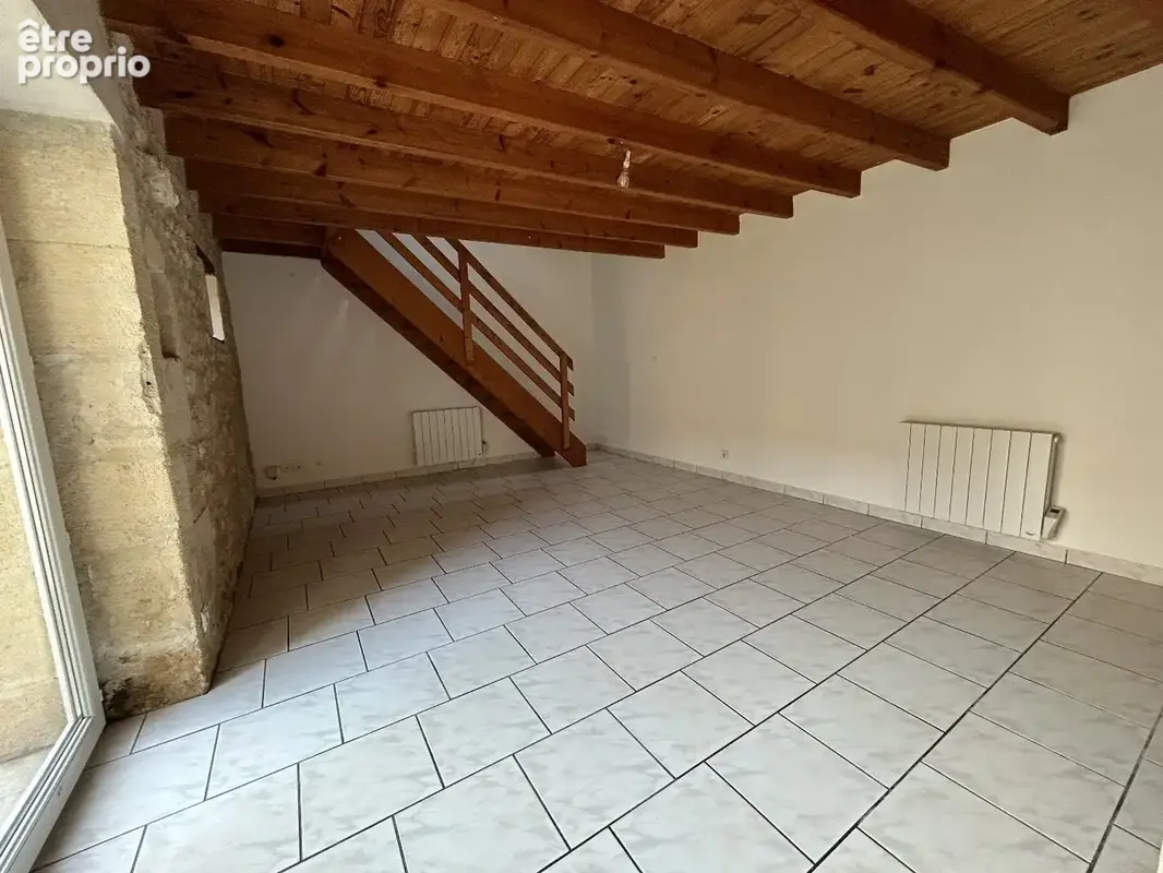 Maison de ville ancienne rénovée avec cachet et dépendance - photo 5
