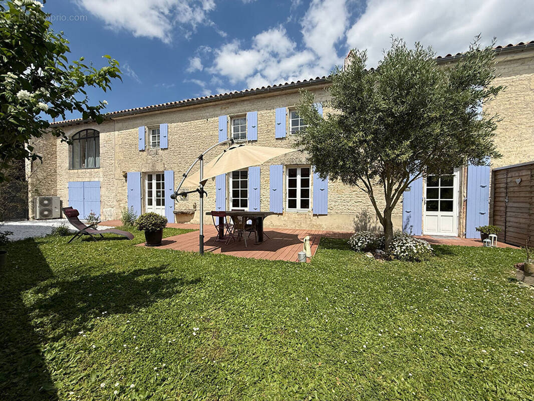 Maison à SURGERES