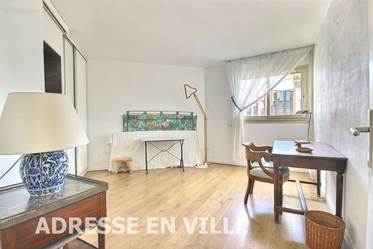 Appartement à LEVALLOIS-PERRET