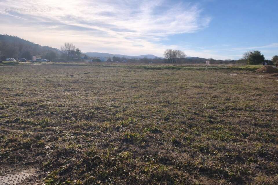 Terrain 150 m² à Brignoles  - photo 2