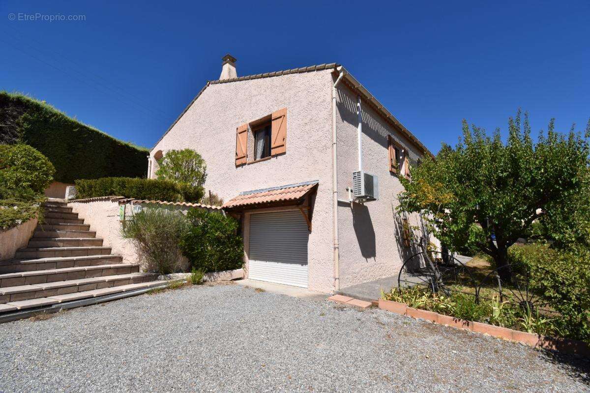 A vendre, Aiglun (04) – Maison individuelle 6 pièces, 5 chambres, jardin, terrasse et garage de 30 m² - photo 24