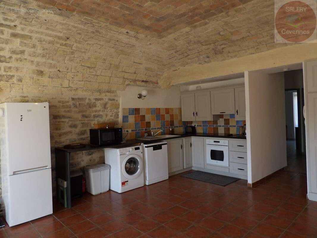 Appartement à CANAULES-ET-ARGENTIERES