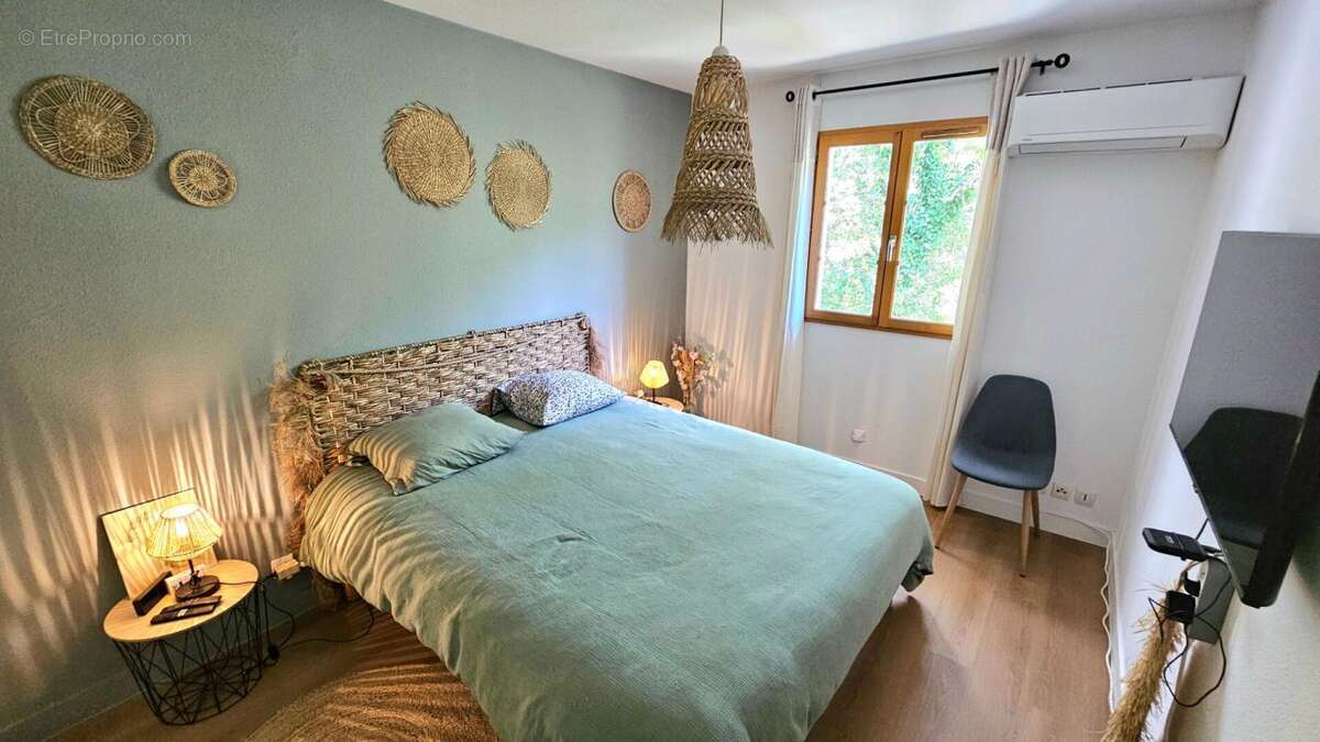 Maison mitoyenne totalement rénovée avec jardinet - photo 9