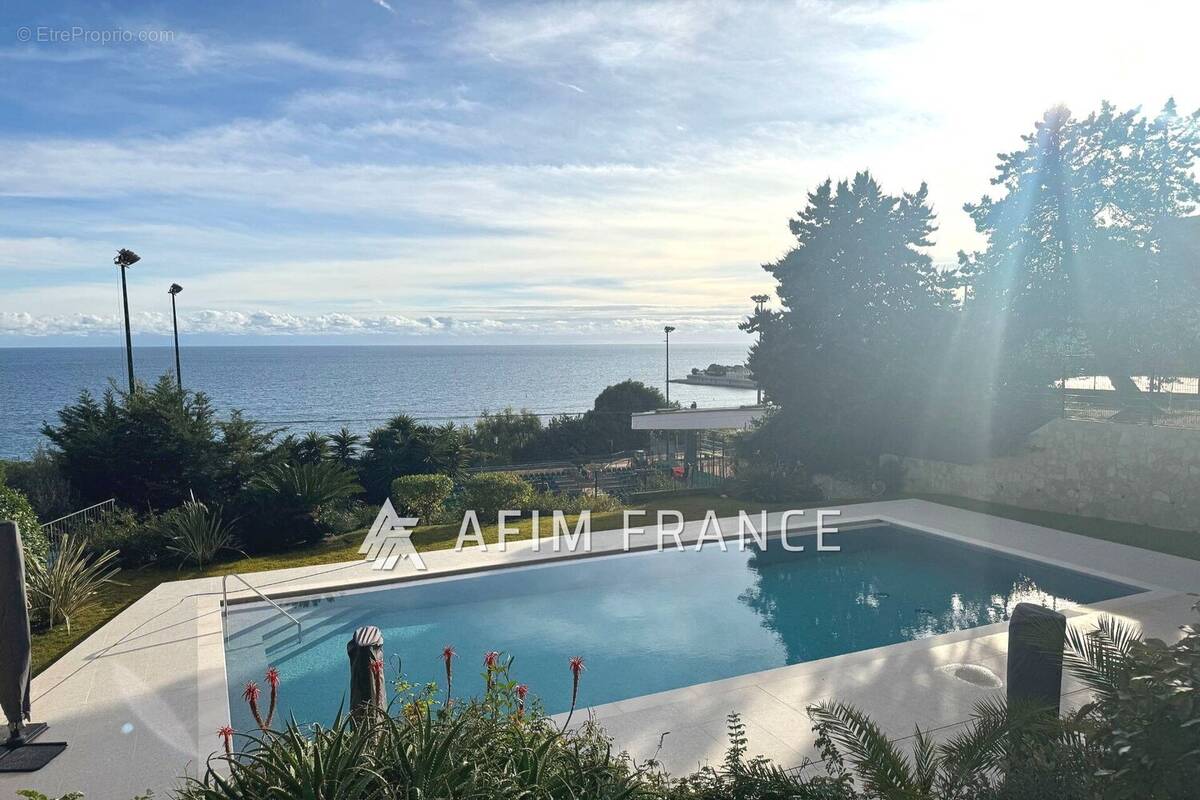 Appartement à ROQUEBRUNE-CAP-MARTIN