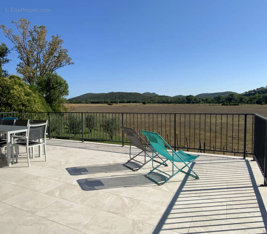 Propriété de 380 m2 avec vue panoramique sur les montagnes. - photo 3