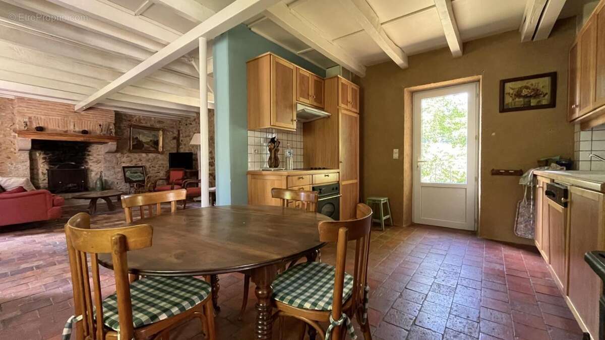 Maison à LAROCHEMILLAY