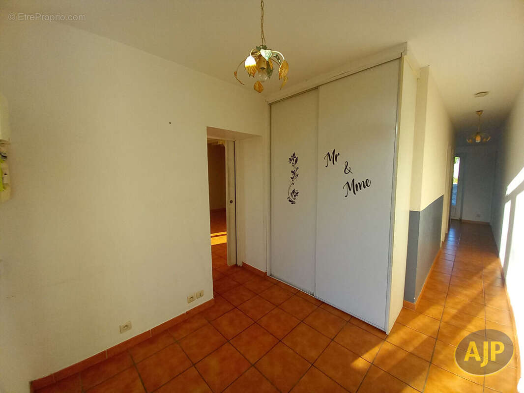 Maison à SAINT-GERMAIN-D&#039;ESTEUIL