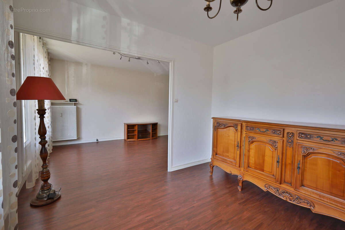 Appartement Type 3 - 67,78m2 habitables - Balcon - Cave - Place de parking Privative - photo 4