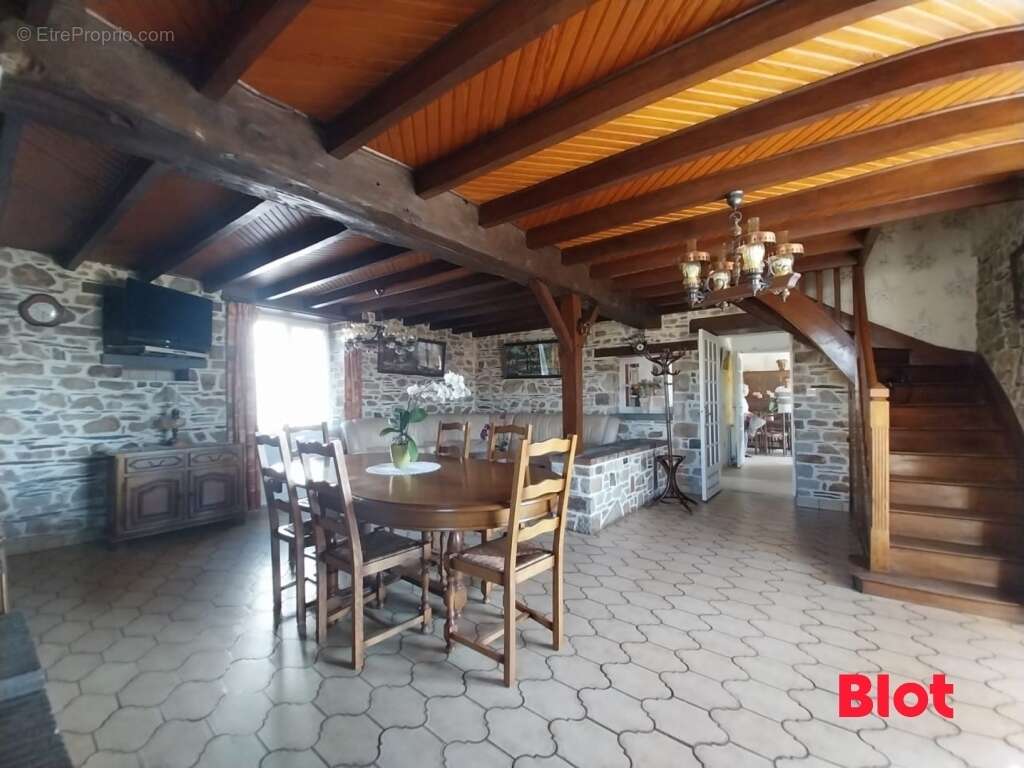 Maison à SAINT-SULPICE-DES-LANDES