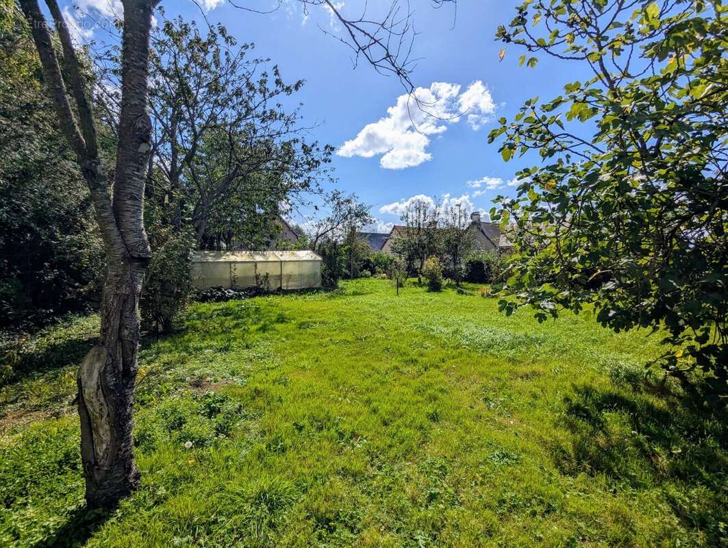 jardin côté garage - Maison à ISIGNY-SUR-MER