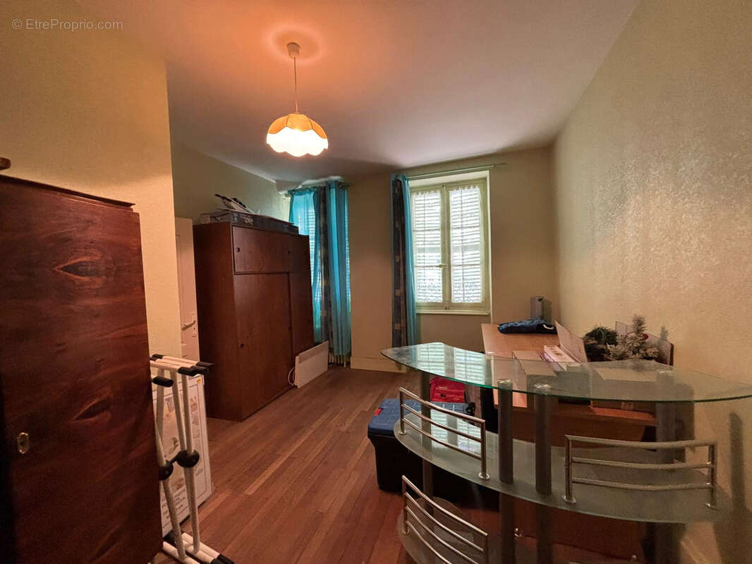 Appartement à BAGE-LE-CHATEL