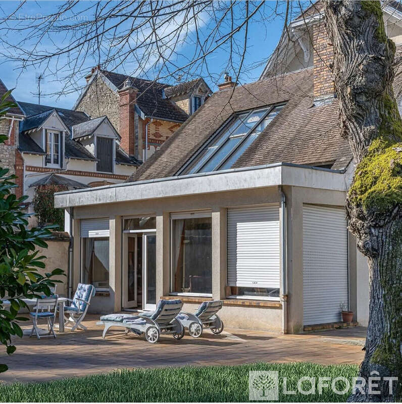 Fontainebleau rue Pasteur. Maison de famille jardin parkings - photo 14