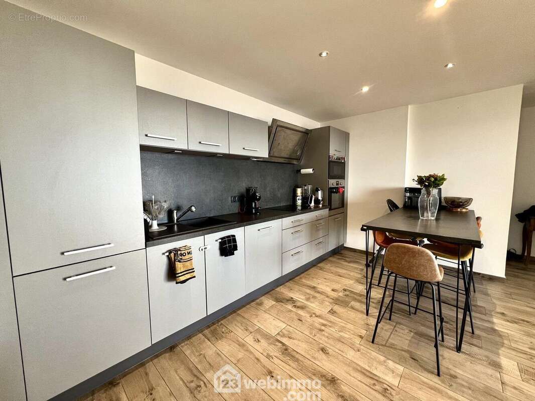 La cuisine aménagée de grande qualité - Appartement à SAN-MARTINO-DI-LOTA