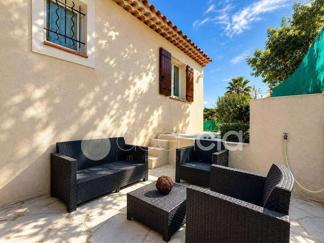 Maison à MANDELIEU-LA-NAPOULE