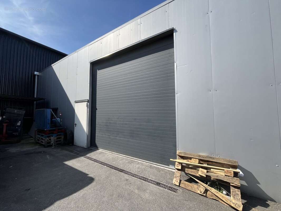 Commerce à SAINT-PRIEST-EN-JAREZ