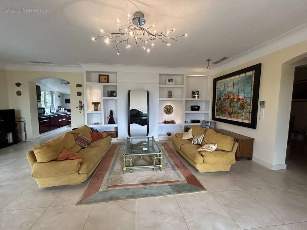 Maison à MOUGINS