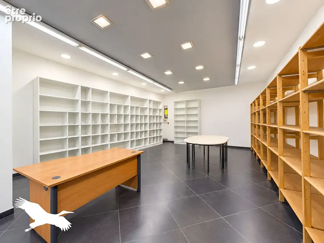 A VENDRE -  Marseille 13001 -  Plein Centre Ville - 255m² Murs Commerciaux et 115m² de cave - photo 7