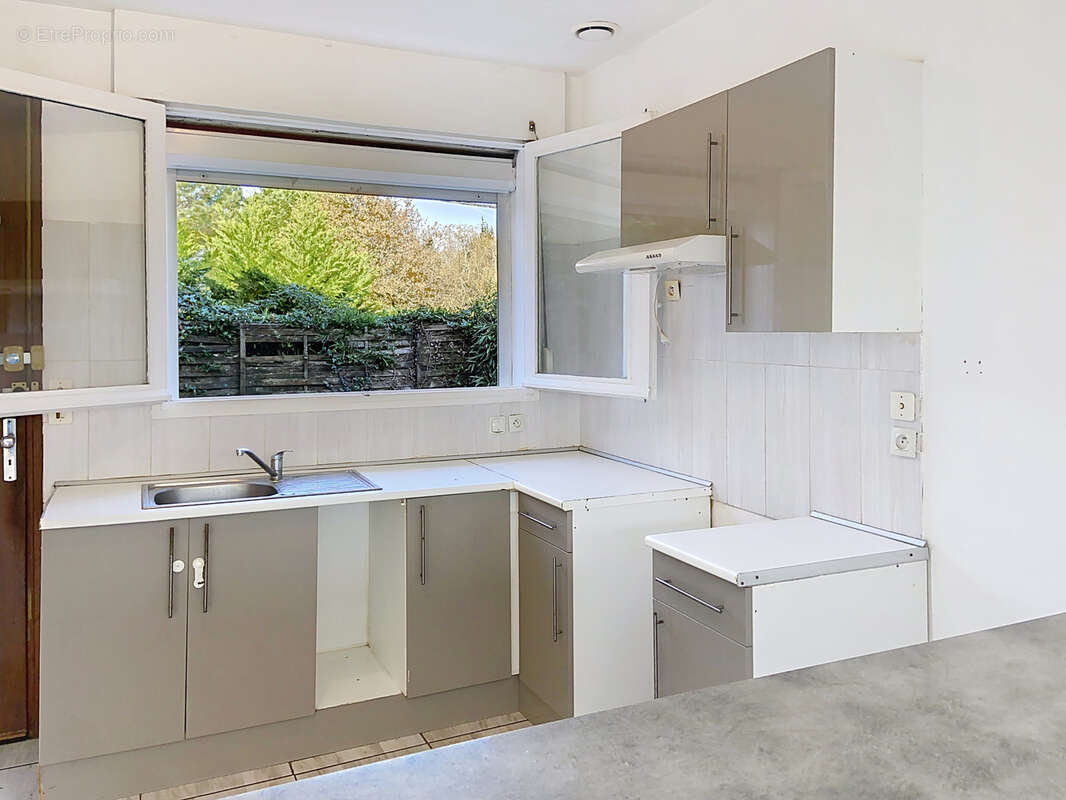 Maison mitoyenne avec garage et jardin, proche de toutes les commodités - photo 3