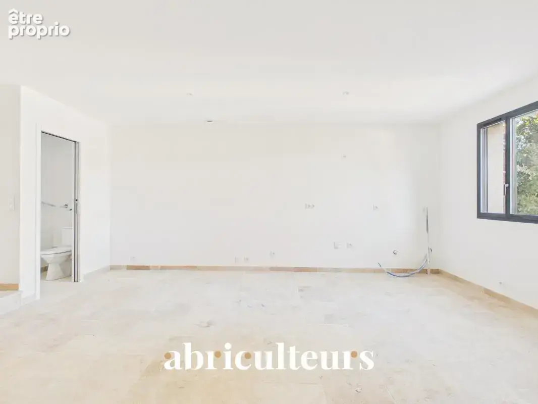 Maison T4 avec parking — Centre du village et vue Chaîne des Costes - Lambesc (13410) - photo 6