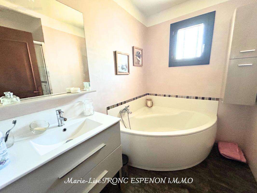 Maison à PERNES-LES-FONTAINES