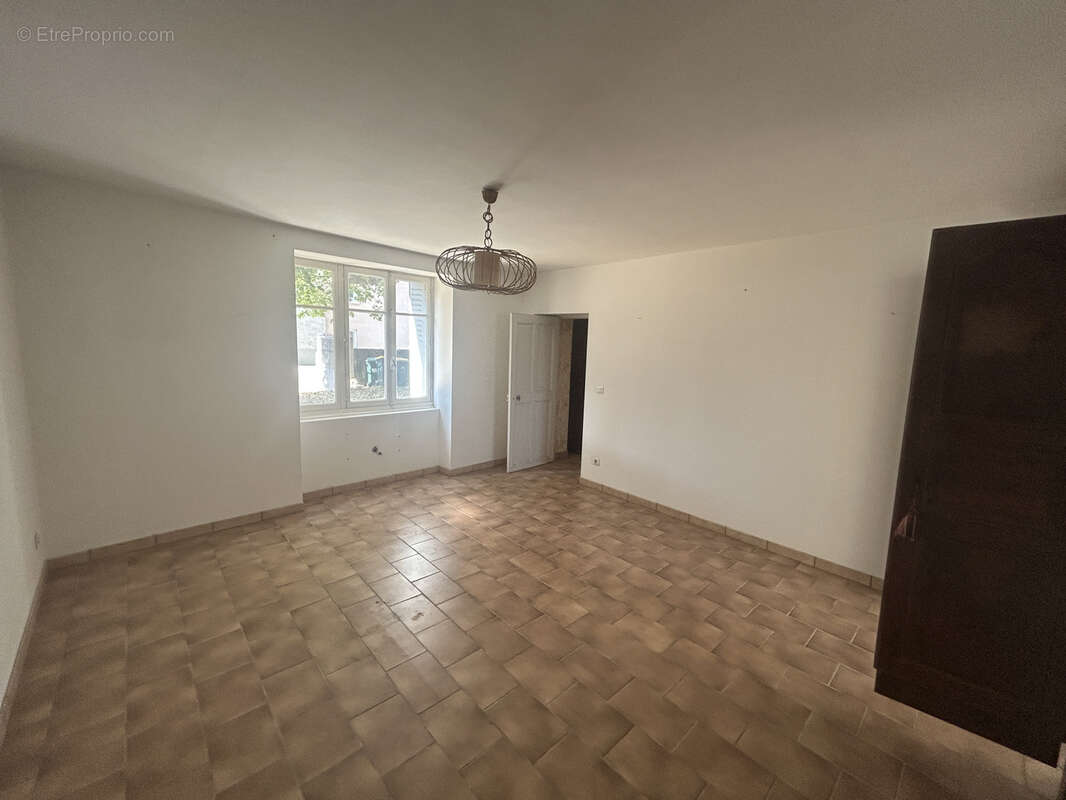 EXCLUSIVITE !! ASSIEU, Ferme 145 m2 habitables environ sur 2 niveaux et terrain. - photo 8