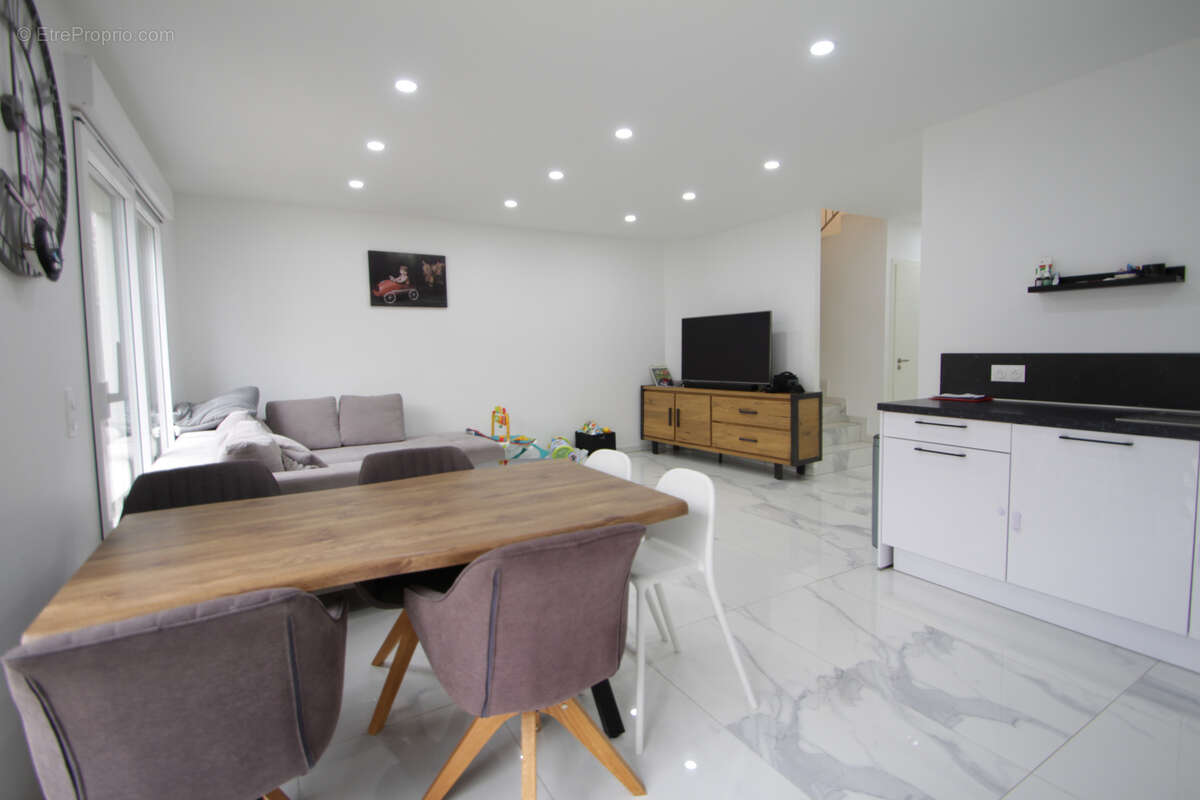 Maison à MONTOY-FLANVILLE