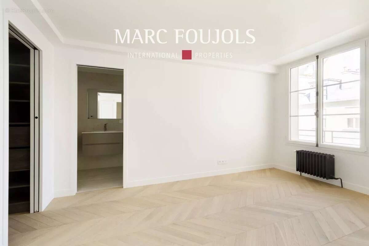 Appartement à PARIS-8E