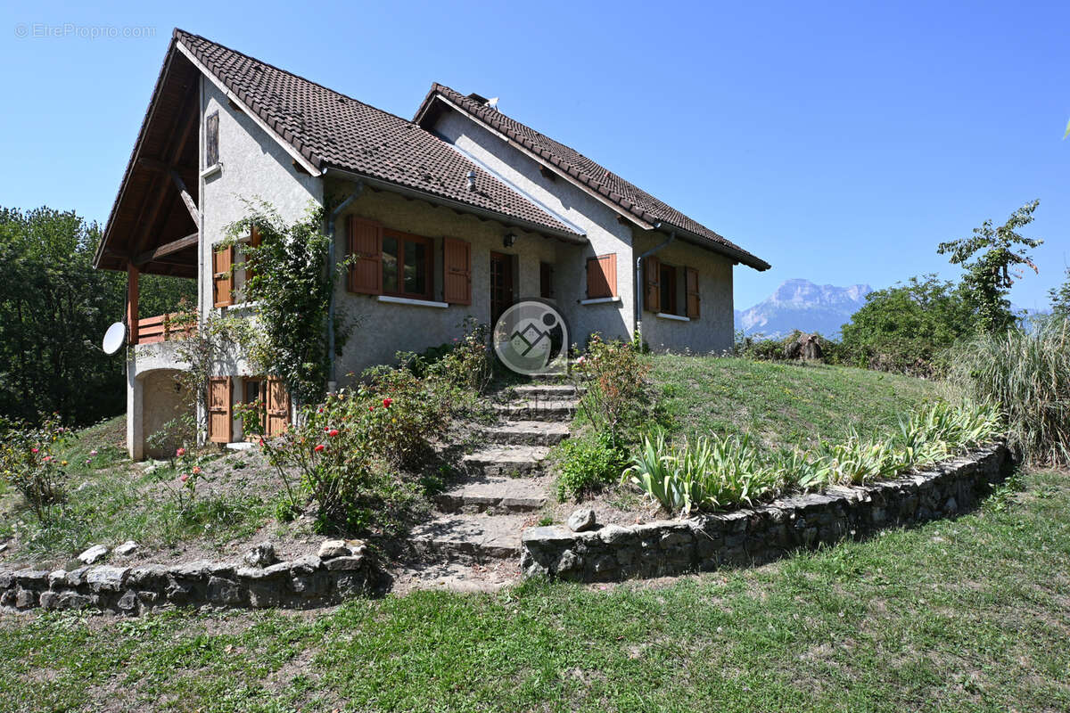 Maison à LA COMBE-DE-LANCEY