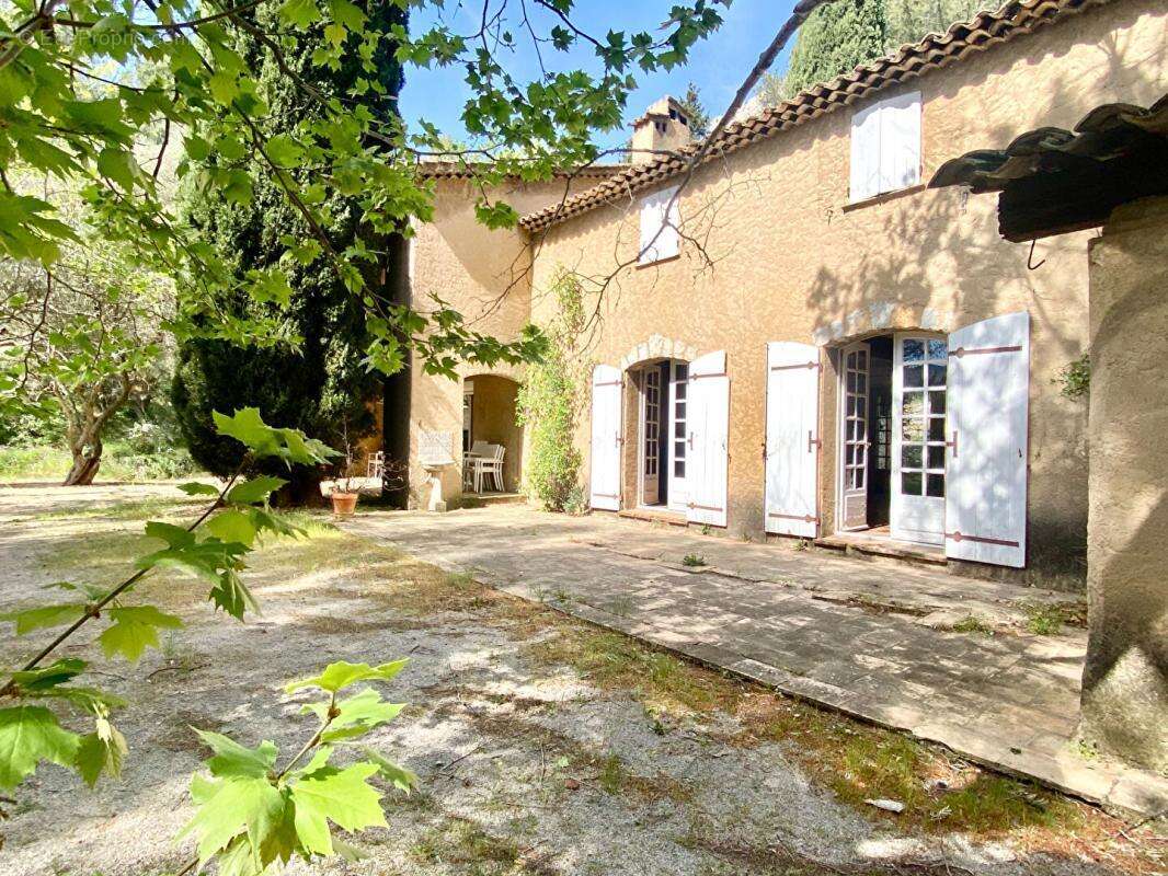 Maison Le Revest Les Eaux 10 pièce(s) 399 m2 - photo 3