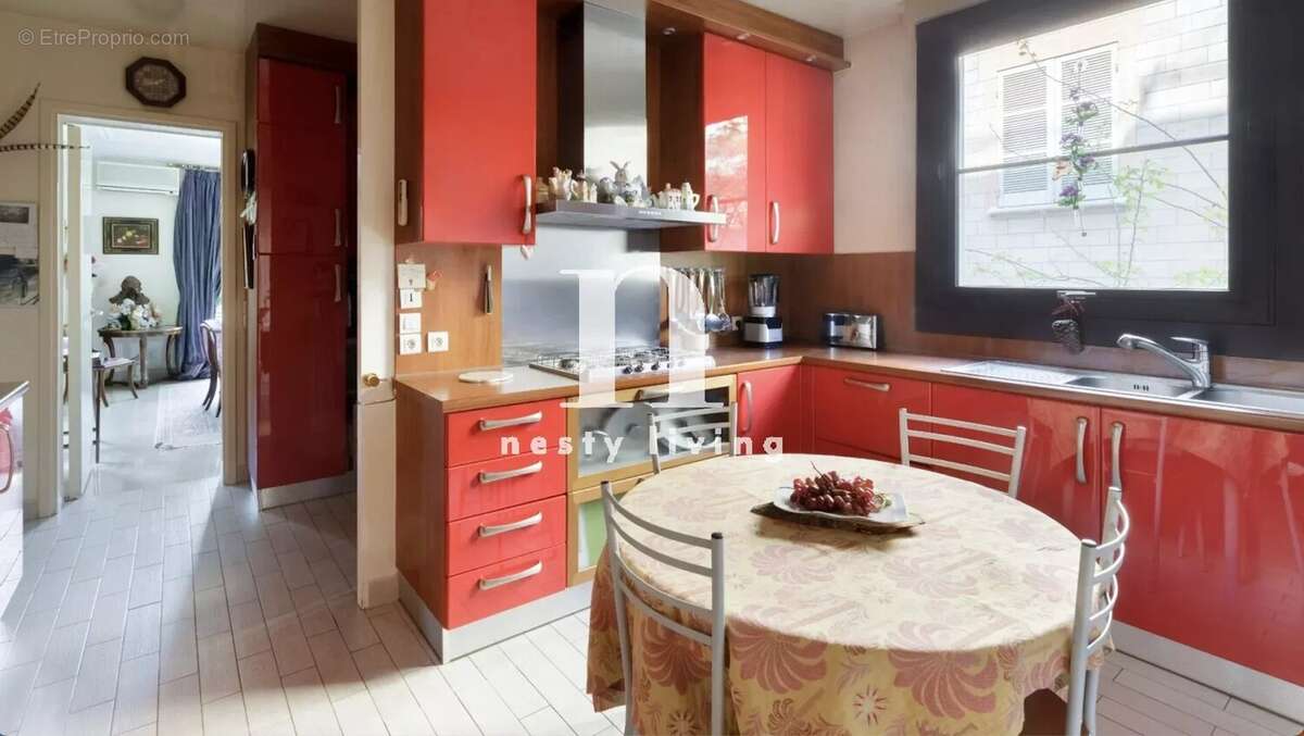 Appartement à PARIS-16E
