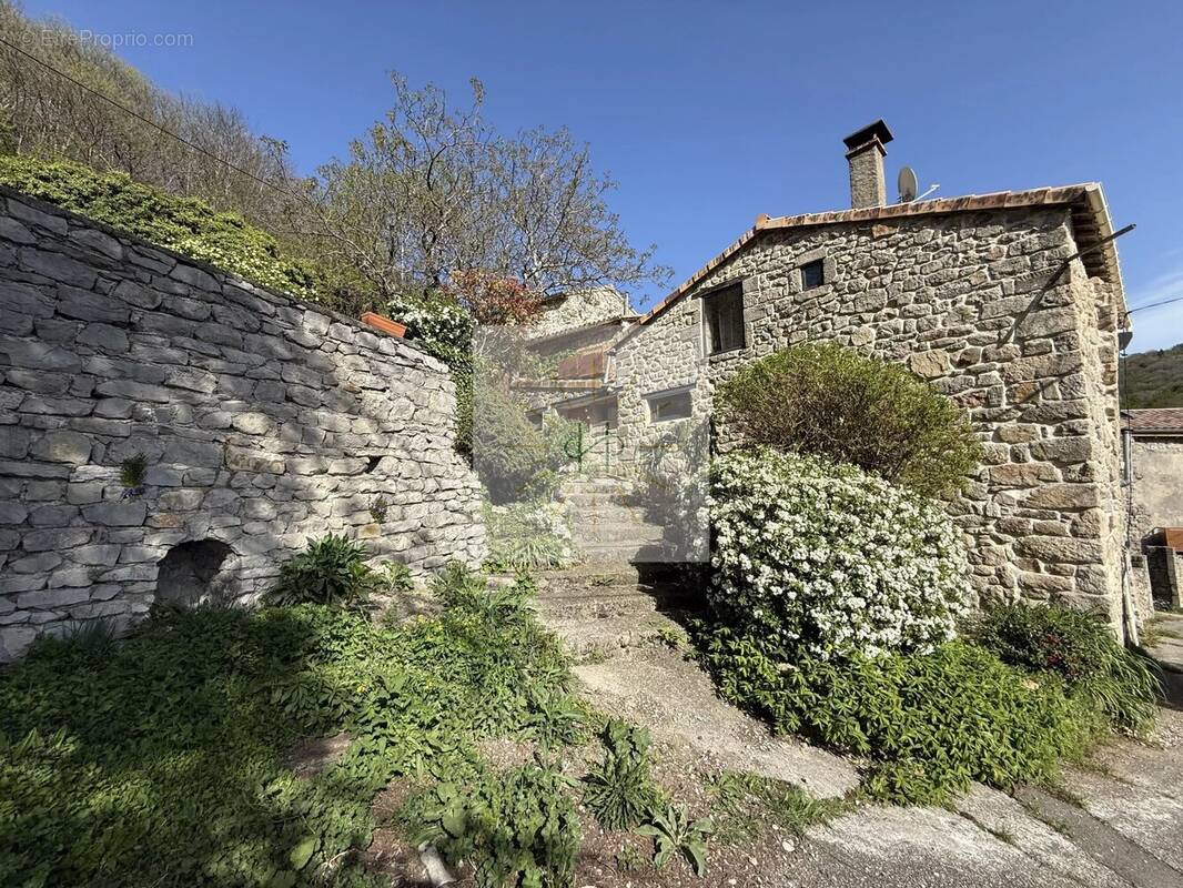 Maison à GOURDON