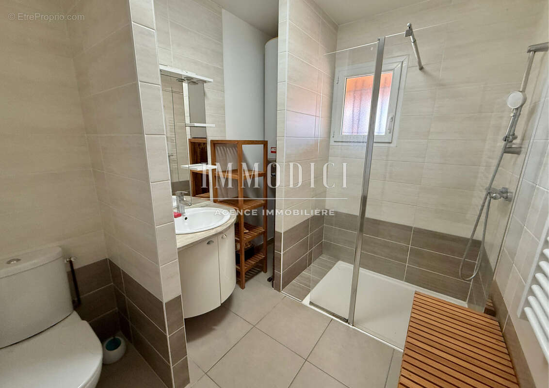 Villa familiale de plain-pied et sa jolie vue sur les collines - photo 17