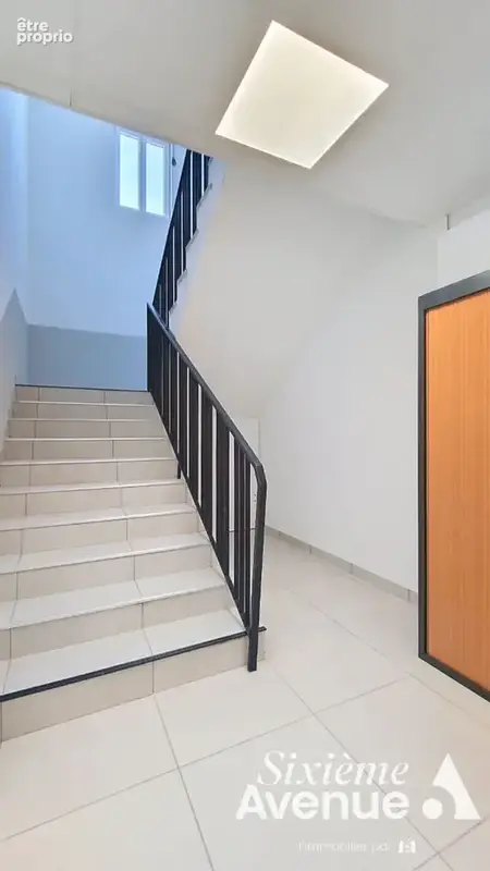 Local commercial Saint Priest 538 m2 - photo 11
