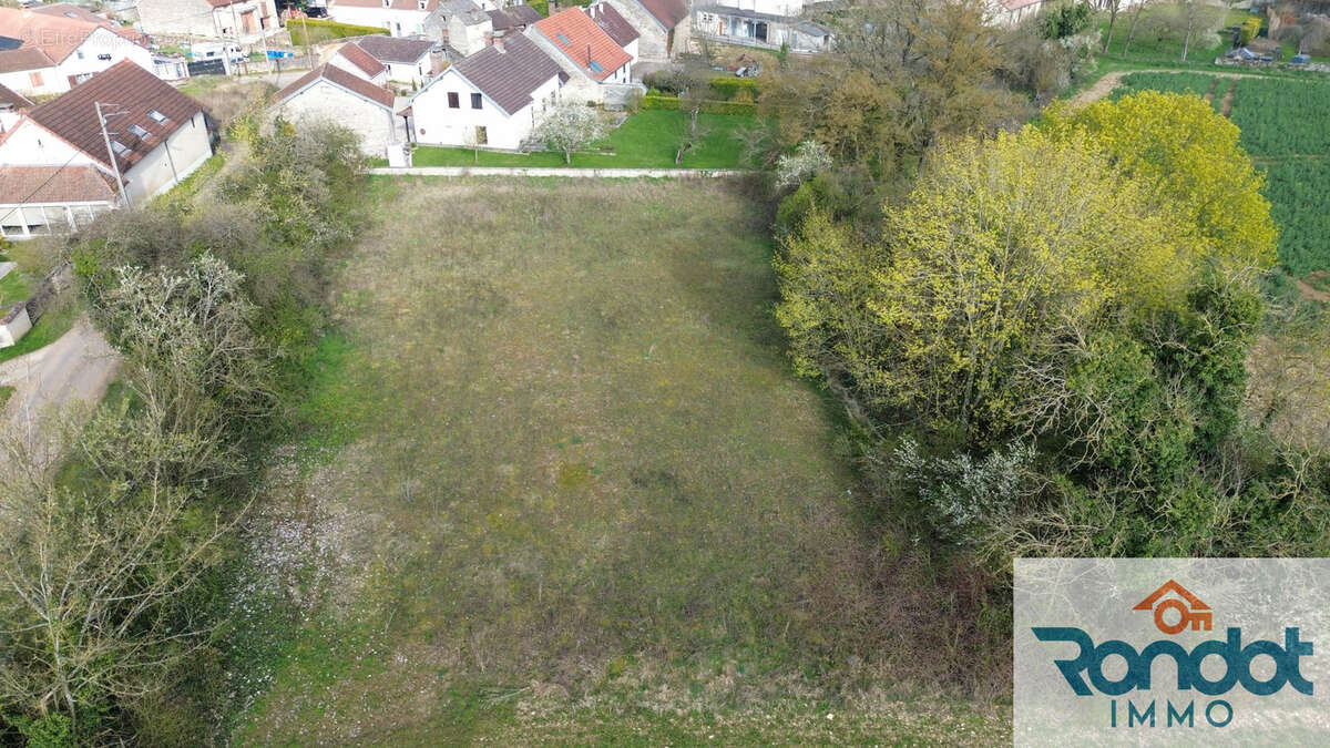 Terrain à VERONNES