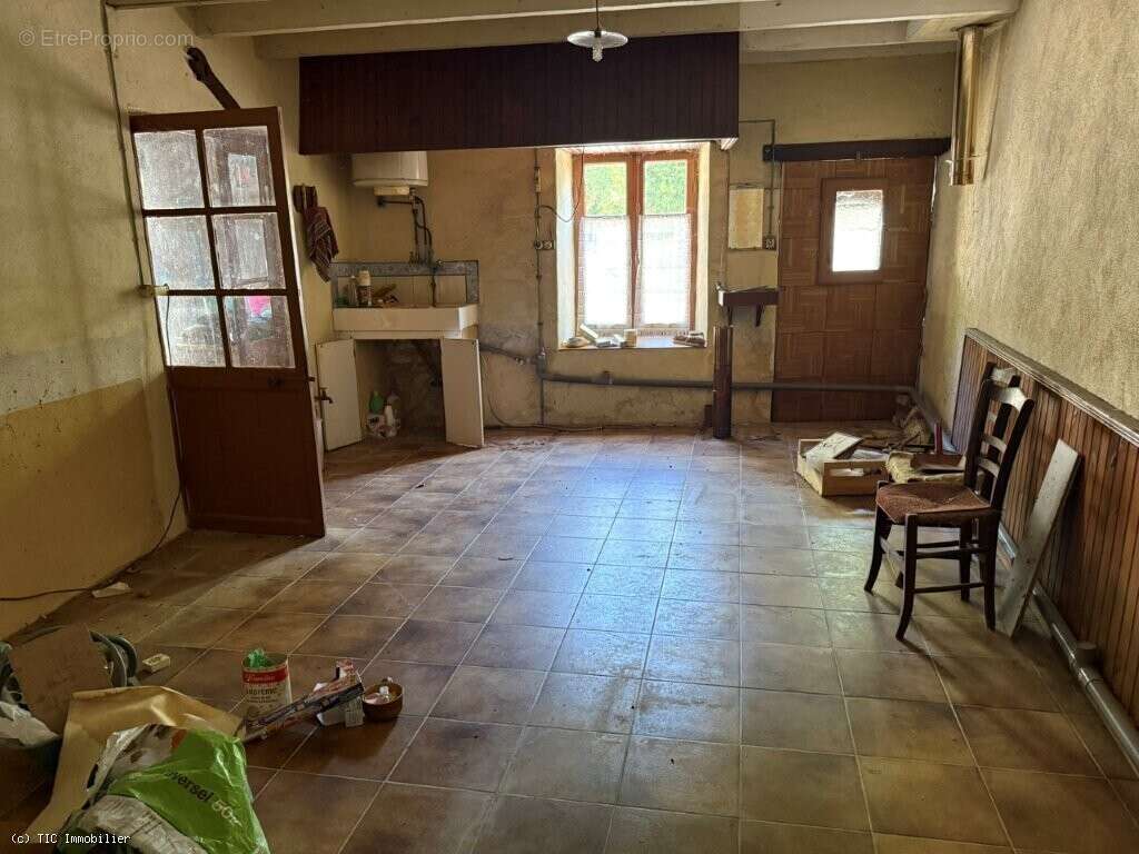 Maison de Village A Rénover Sur 1683m² - photo 22