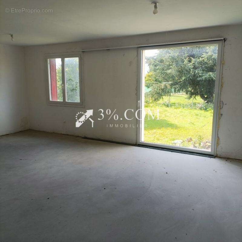 Maison à DANGE-SAINT-ROMAIN