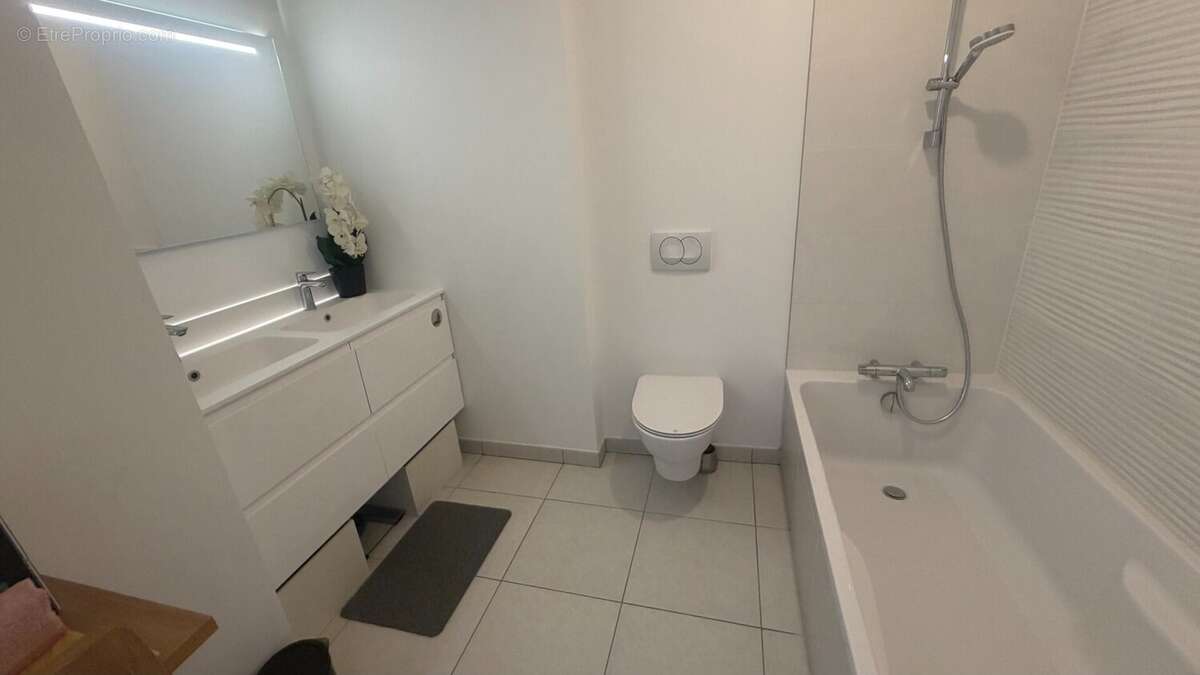 Appartement à vendre à Ville La Grand T4 Salle de Bains - Appartement à VILLE-LA-GRAND