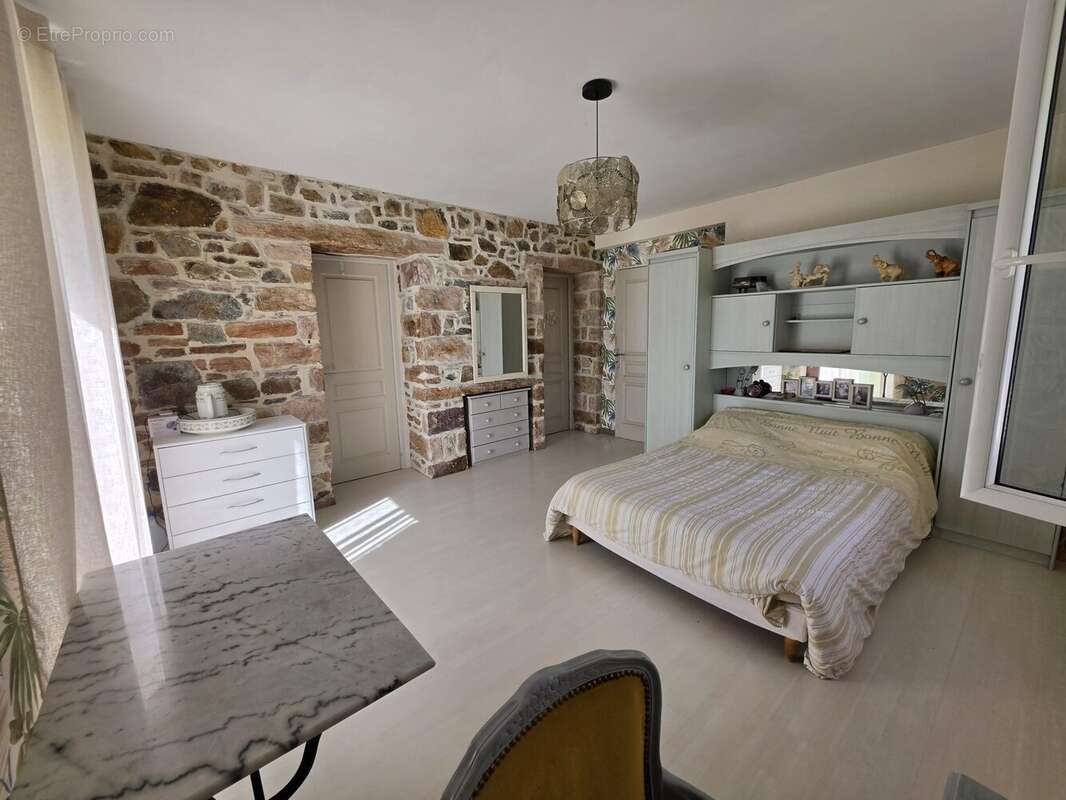 Maison à HENANBIHEN