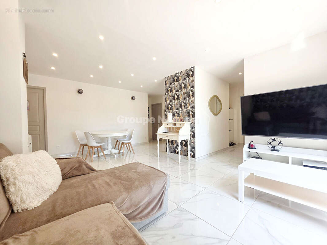 Maison de plain-pied rénovée,  80 m² , Miramas (13140) - photo 6