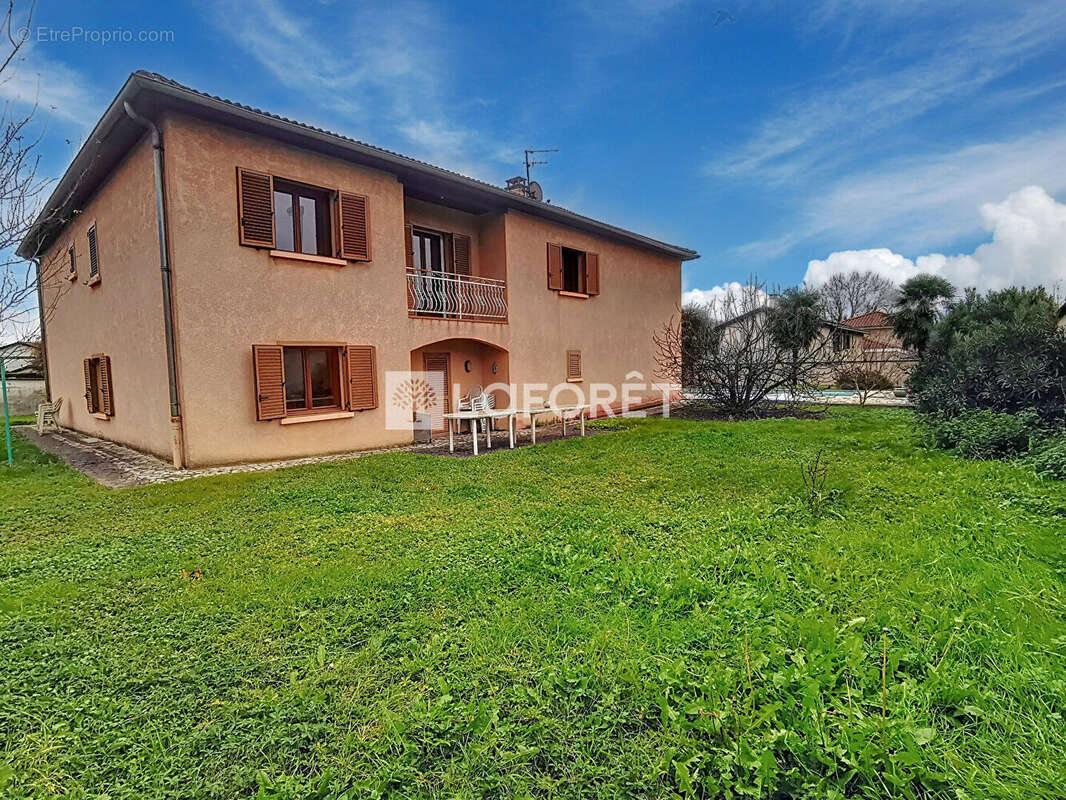 Maison familiale avec piscine, beaux volumes et espace indépendant - photo 17