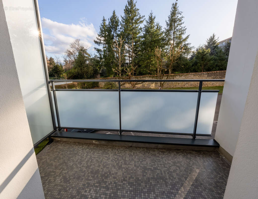 Appartement à SAINT-PRIEST-EN-JAREZ