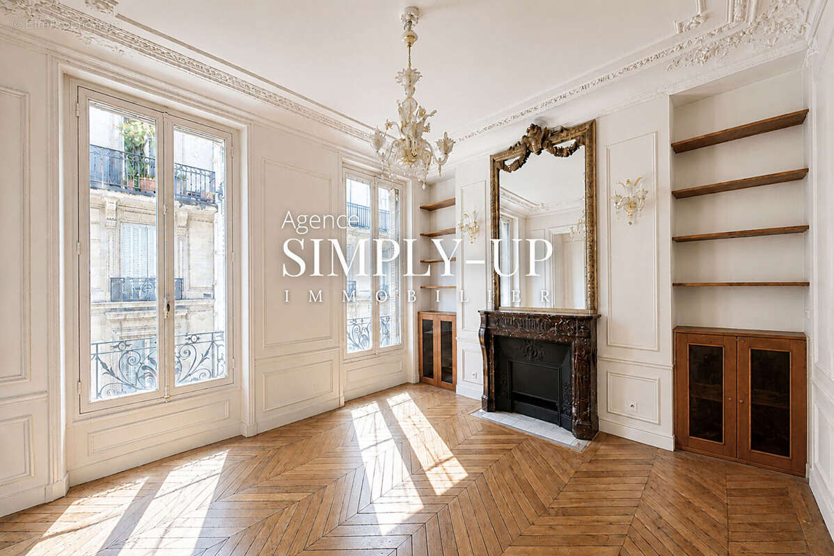 Appartement à PARIS-8E