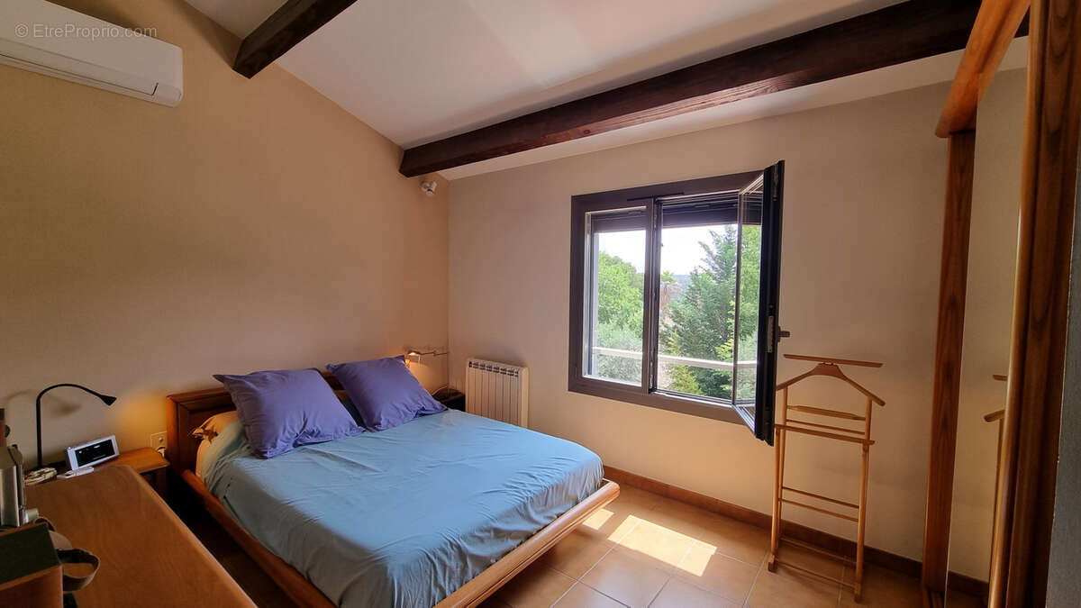 Maison à SAINT-CLEMENT-DE-RIVIERE